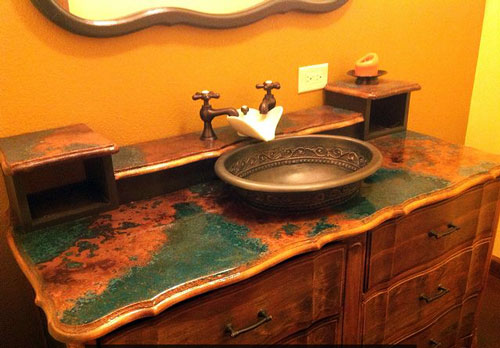 מטבח עם נחושת מושחרת